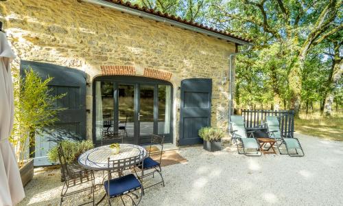 La Grange - A Peaceful Place in the Forest