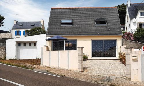 2 Bedroom Lovely Home In Plogoff