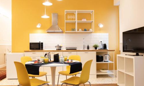 The Best Rent - Colorful one-bedroom apartment in San Giovanni district