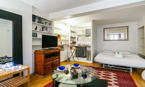 Nice and calm studio nearby Alesia at the heart of Paris - Welkeys