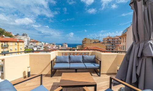SUPERBE PENTHOUSE PROCHE MONACO GRANDE TERRASSE