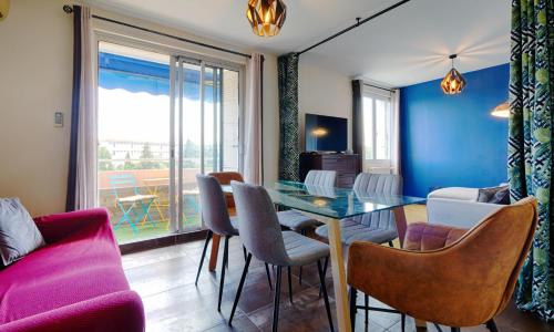 006 - LE CORUM Appartement 2 chambres, Parking, Wifi, clim, centre