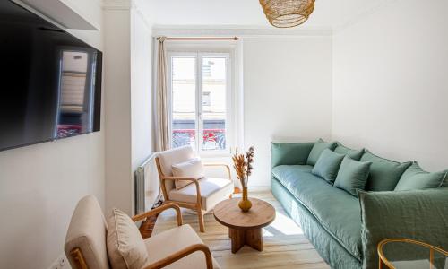 Eiffel Tower Rue Cler