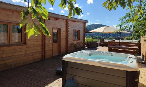 Le Chalet jacuzzi et Détente 4 Étoiles