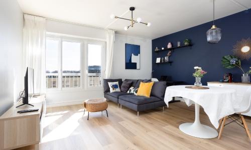 Renovated apartment metro, parking included, near Porte Versaille