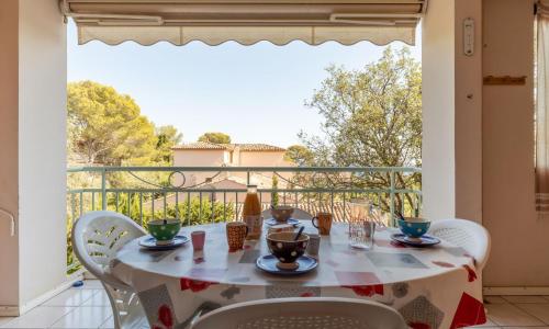 Apartment Les Calanques du Parc-3 by Interhome