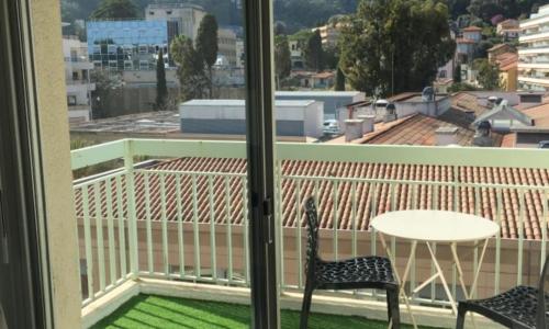 Le Floreal Menton vue montagne à 5 min à pied de la mer