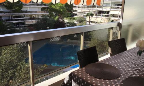 Nice 36 m with balcony and pool near beaches