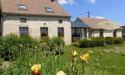 Gîte Louroux-de-Bouble, 4 pièces, 6 personnes - FR-1-489-5