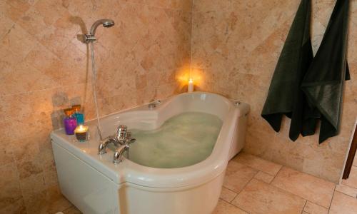 Villa Mara - Aosta - 200 mq - WiFi - Jacuzzi - Parcheggio - Giardino
