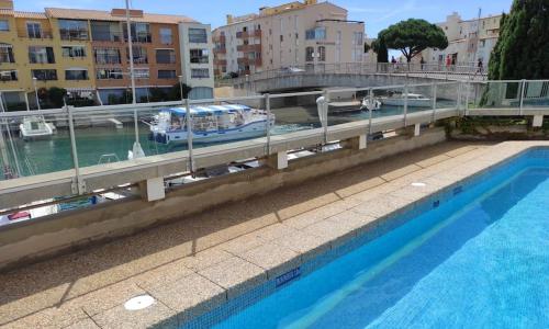 CONFORTABLE APPARTEMENT GRANDE TERRASSE PISCINE PARKING CLIM