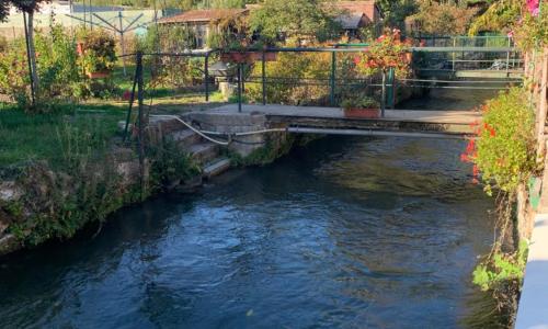 Maison de ville au bord de la rivière !