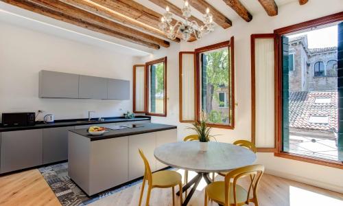 Cà del Glicine - charming apartment on the canal