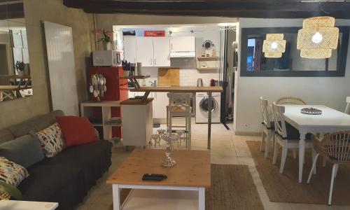 MAISON ENTIERE de 115m2 EN HYPER HYPER CENTRE AUX COEUR DES HALLES de TOURS de 2 à 7 PERSONNES