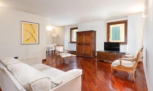 Cozy 2 bedroom in the heart of Verona