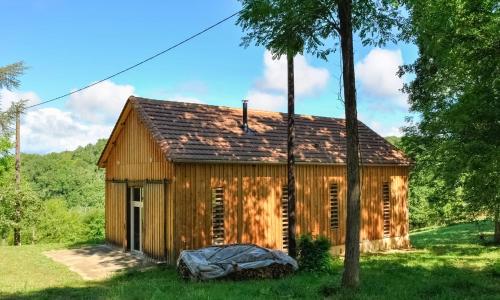 Ancienne séchoir à Tabac idéalement placé à Limeuil pour 4 dans la nature