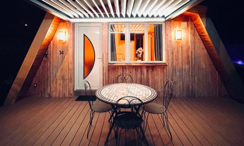 Au-Doux-Altic chalet romantique avec JACUZZI ET SAUNA