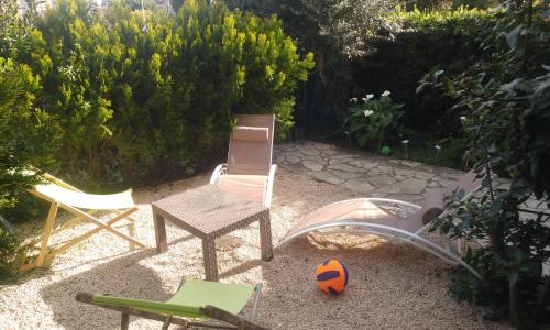 Agréable T3 avec jardin et parking privé, à 350m du centre ville et des plages, wifi, remise supplémentaire de 10 pourcent pour une location à la semaine