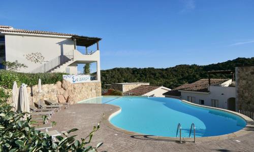 Residence con piscina a 4 km da Baja Sardinia