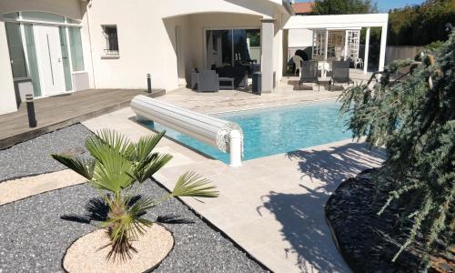 Chambre d'hôte dans une propriété avec piscine