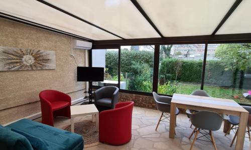 Studio bien équipé et indépendant avec véranda commune