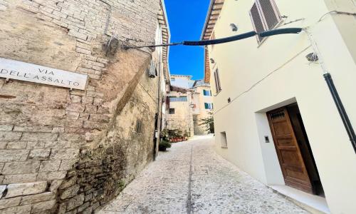 Spoleto detached villa centrally located - car unnecessary - wifi - sleeps 10