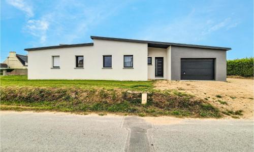 3 Bedroom Awesome Home In Plouguerneau