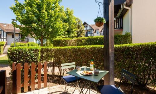 Apartment Les Manoirs de la Côte by Interhome