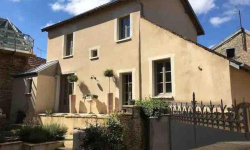 Maison de Campagne in Beautiful Burgundy
