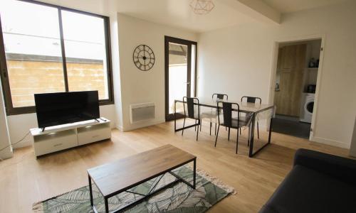 Le patio de Théo - proche gare - centre-ville