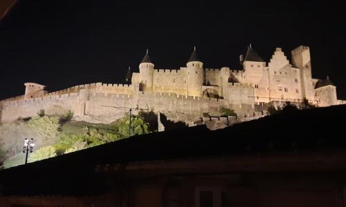A 200 mètres du château : maison de ville