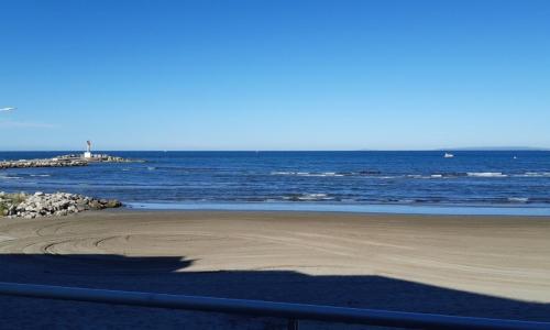 AS22244- P4 Vue Mer, sur la plage à 2 pas du Centre Ville avec parking privé