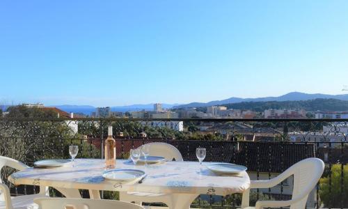 Appartement Le Lavandou, 3 pièces, 4 personnes - FR-1-251-25