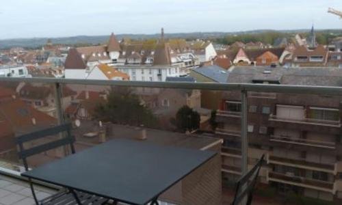 38m with terrace close to the beach