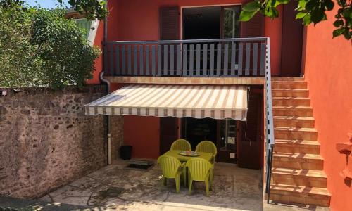 Joli appartement avec terrasse et jardin - vue sur montagne