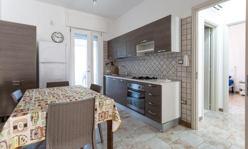 Appartamento climatizzato a 50 m dal mare nel centro di Torre San Giovanni