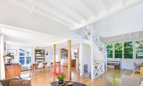 EXCLUSIF GRAND BEAU MANOIR 300m2 4 CHAMBRES 8 LITS JARDIN SOLEIL PARIS VERSAILLES DISNEY TOURNAGE FILMS SHOOTING FASHION WEEK JO 2024 OLYMPICS