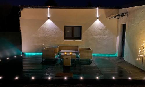 Makeda Love & Jacuzzi