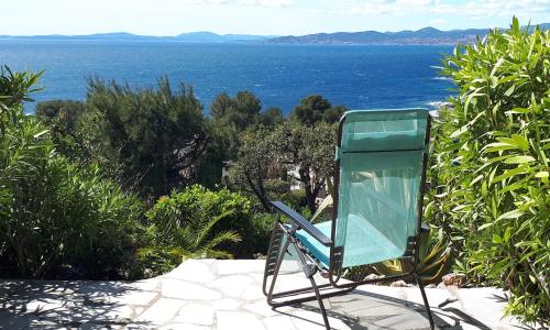 Duplex, vue panoramique sur la Méditerranée, piscine, garage