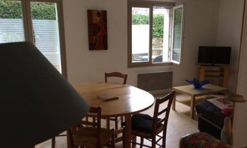 Chez Matteo T2 2 nuits minimum parking privé RDC terrasse 15m