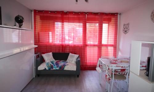 Studio St Lary village-vue montagne.