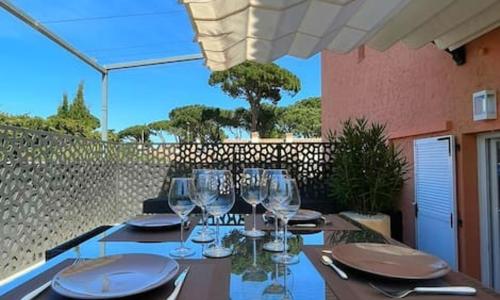 Studio climatisé, terrasse, parking privé, 50m de la plage