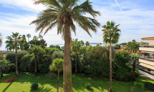 Spacious 1 bedroom flat with SEA VIEW