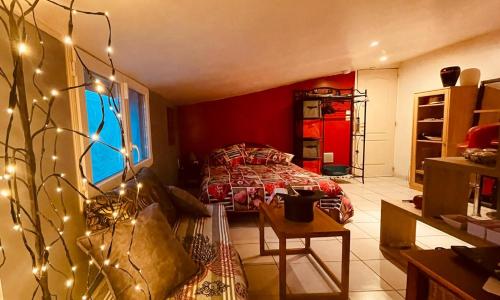 Résidence CAENEE, l'atypique studio climatisé tout confort dans propriété de 2000m2 sans vis à vis ,naturisme, jacuzzi privatif avec son salon, barbecue, plancha, Transats, vélos gratuits, wifi 5G, Travel Proud LGBTQI,chiens admis