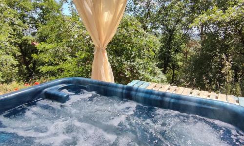 Cottage romantique, son jacuzzi privatif, piscine