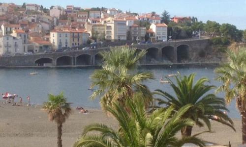 F2 centre front de mer vue baie parking privatif