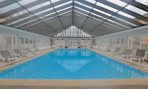 6-person apartment with swimming pool tennis court and free parking