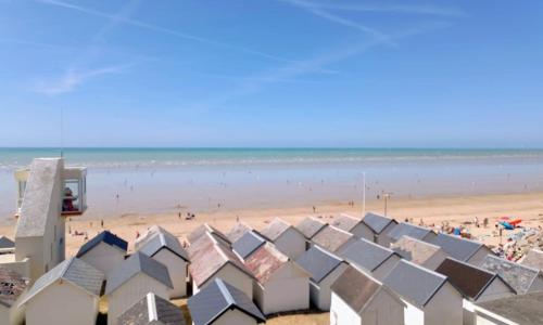 Beach apartment with stunning sea views