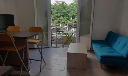 In the heart of Juan les Pins 200m from the beach