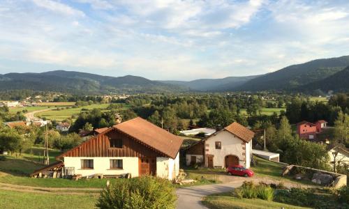 Maisonnette vue sur la montagne